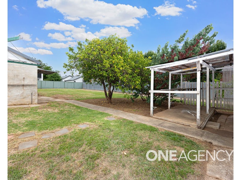 4 ATHOL STREET, Turvey Park NSW 2650