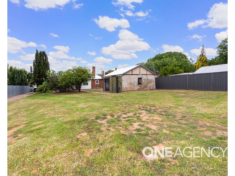 4 ATHOL STREET, Turvey Park NSW 2650