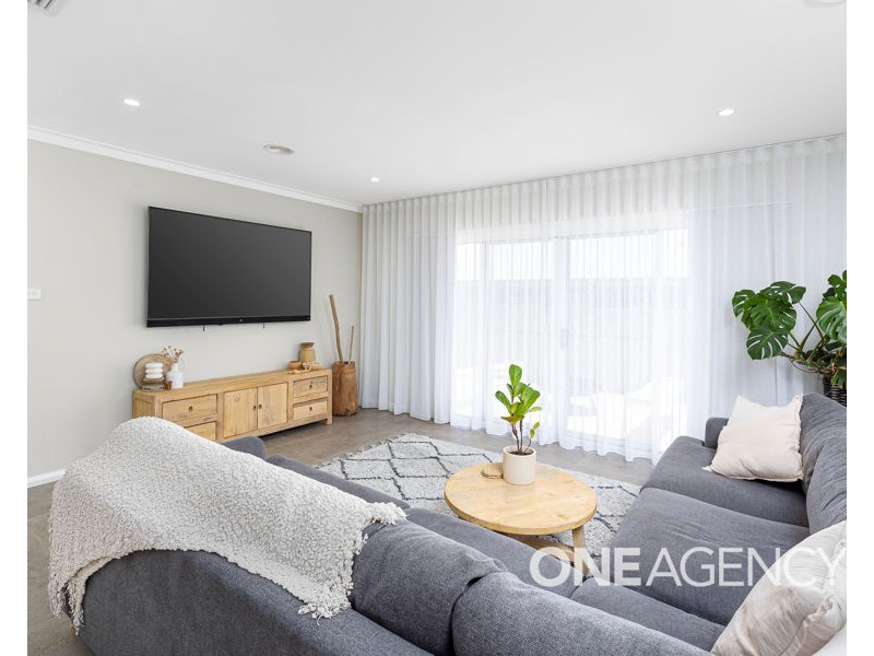 15 WATERHOUSE AVENUE, Lloyd NSW 2650