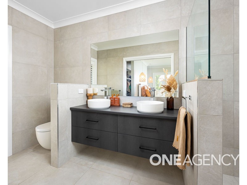 15 WATERHOUSE AVENUE, Lloyd NSW 2650