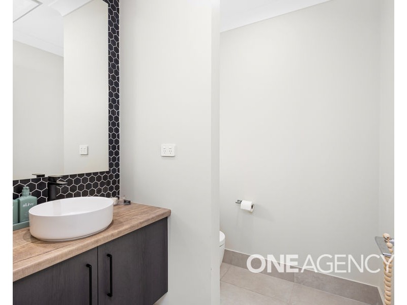 15 WATERHOUSE AVENUE, Lloyd NSW 2650