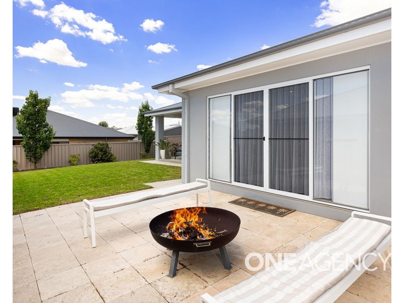 15 WATERHOUSE AVENUE, Lloyd NSW 2650