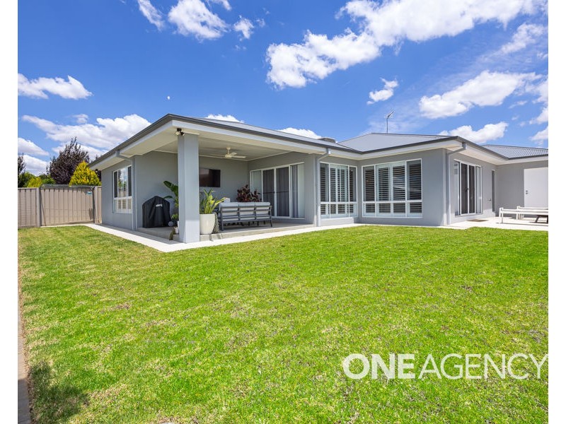 15 WATERHOUSE AVENUE, Lloyd NSW 2650