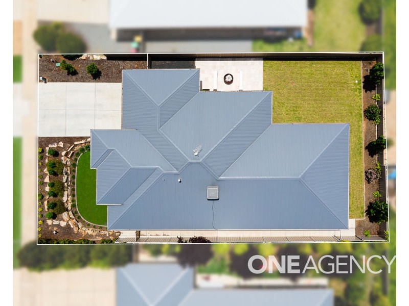 15 WATERHOUSE AVENUE, Lloyd NSW 2650