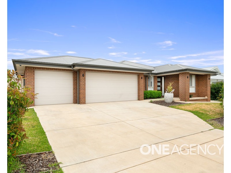 33 PARADISE DRIVE, Gobbagombalin NSW 2650