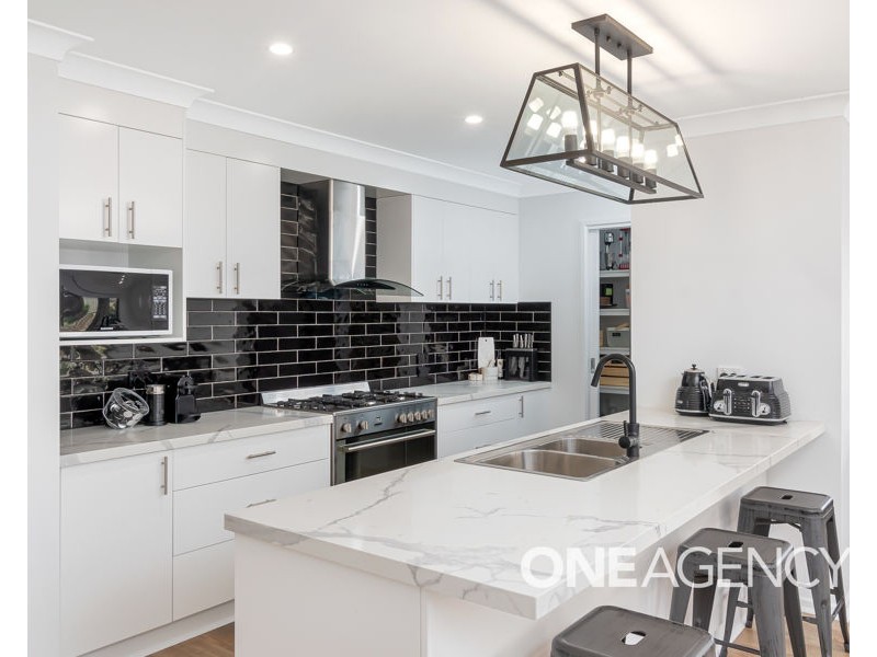 33 PARADISE DRIVE, Gobbagombalin NSW 2650