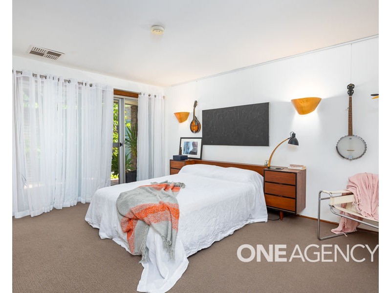 2 PAISLEY STREET, Lake Albert NSW 2650