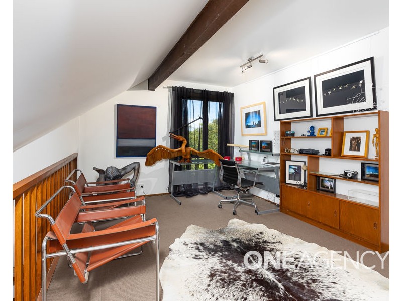 2 PAISLEY STREET, Lake Albert NSW 2650