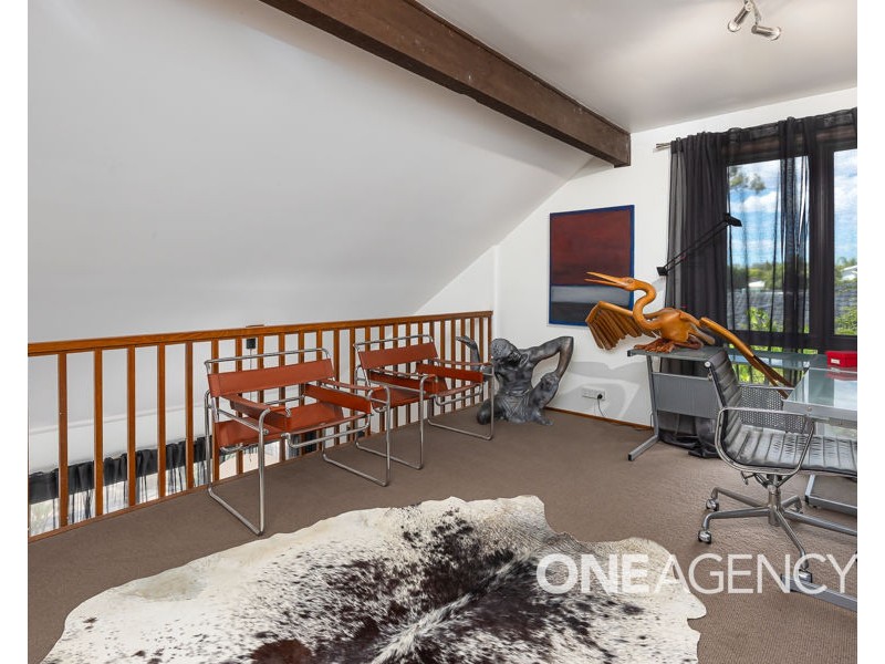 2 PAISLEY STREET, Lake Albert NSW 2650