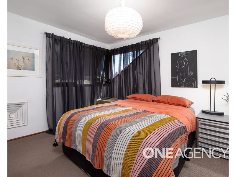 2 PAISLEY STREET, Lake Albert NSW 2650