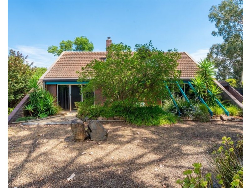 2 PAISLEY STREET, Lake Albert NSW 2650