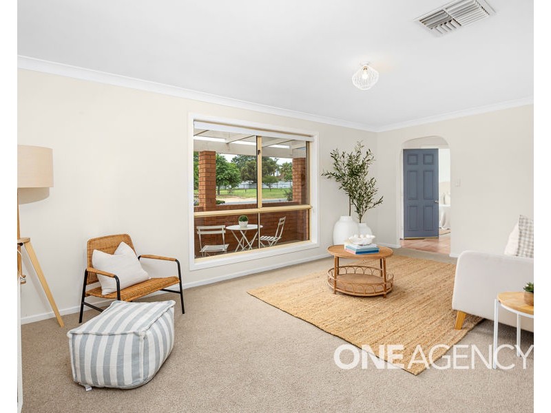 10 TRUSCOTT DRIVE, Ashmont NSW 2650