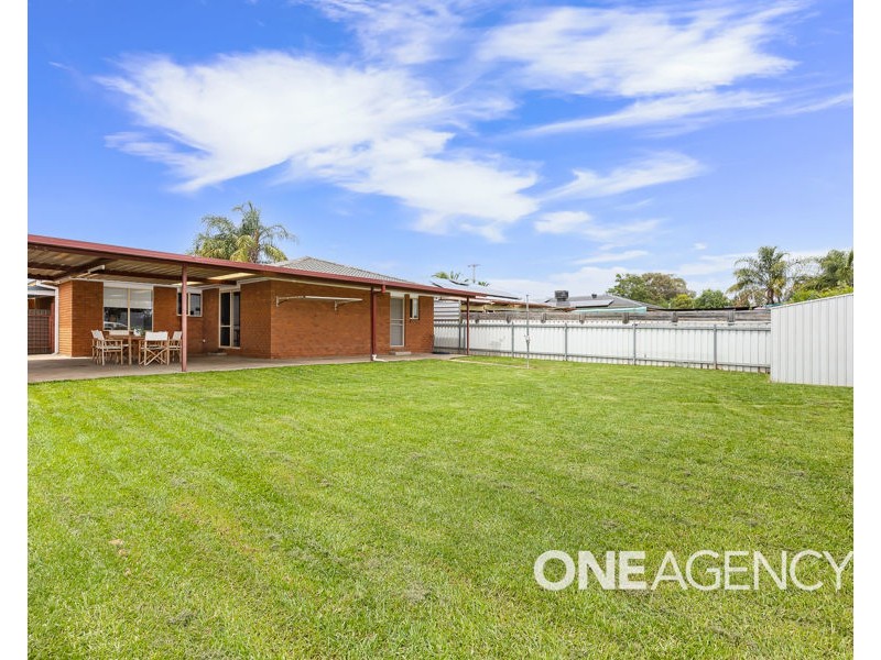 10 TRUSCOTT DRIVE, Ashmont NSW 2650