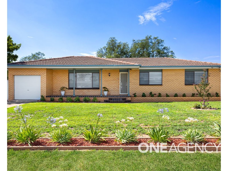 73 WADE STREET, Coolamon NSW 2701