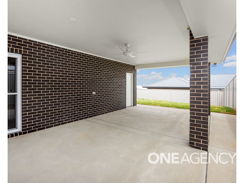 118 VALENCIA DRIVE, Gobbagombalin NSW 2650