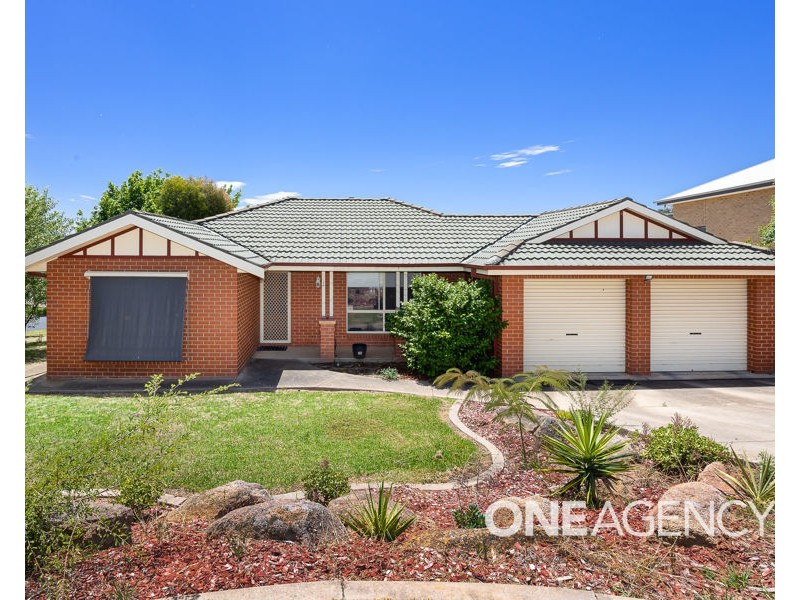 1 KINCORA PLACE, Bourkelands NSW 2650