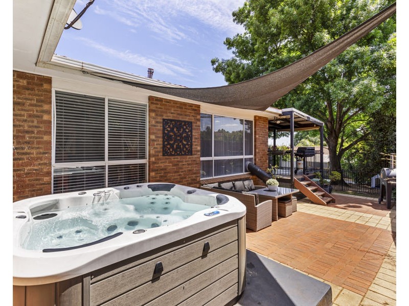 20 MISSOURI AVENUE, Tolland NSW 2650