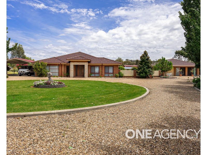 8 GLENOAK DRIVE, Springvale NSW 2650