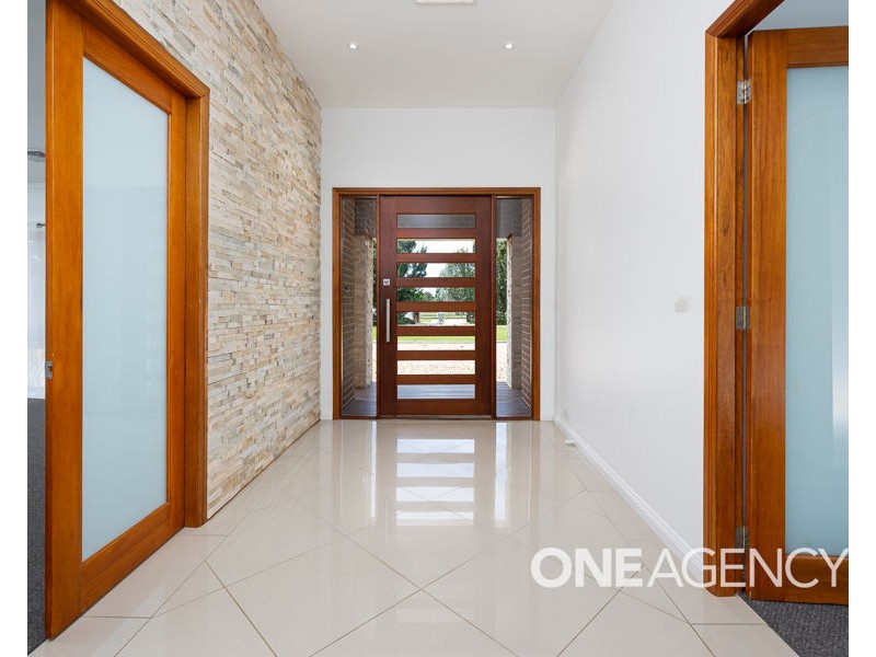 8 GLENOAK DRIVE, Springvale NSW 2650