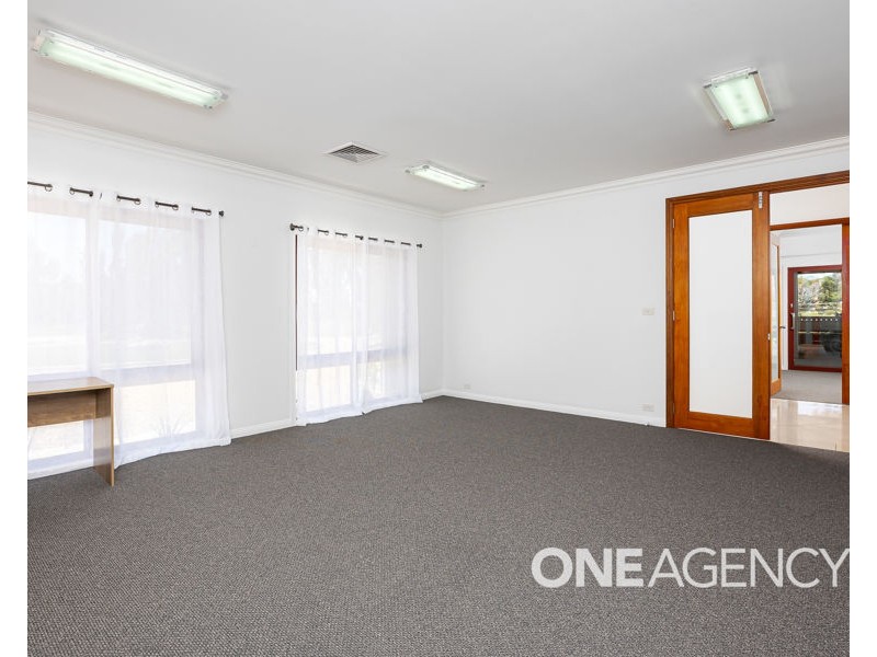 8 GLENOAK DRIVE, Springvale NSW 2650