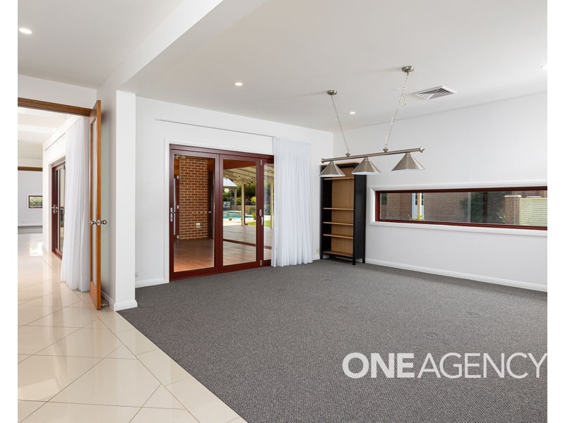 8 GLENOAK DRIVE, Springvale NSW 2650