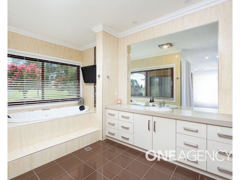 8 GLENOAK DRIVE, Springvale NSW 2650