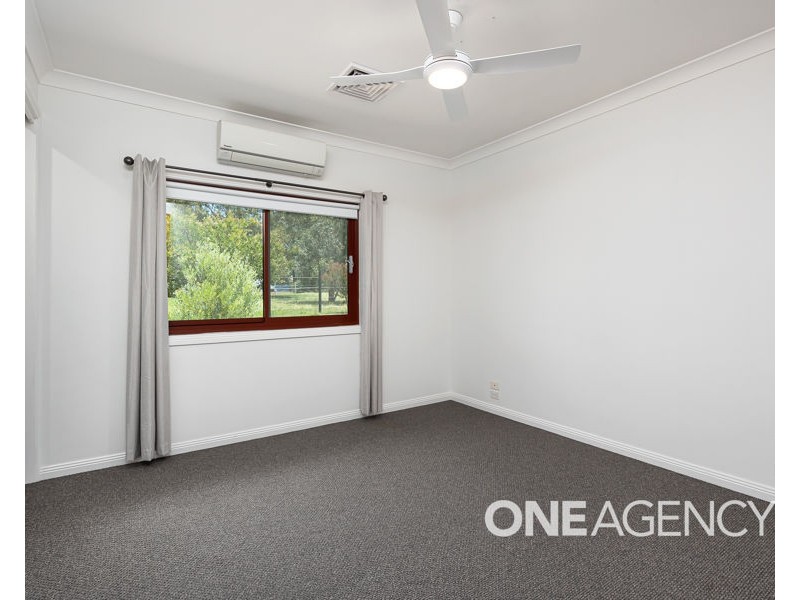 8 GLENOAK DRIVE, Springvale NSW 2650