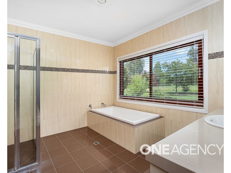 8 GLENOAK DRIVE, Springvale NSW 2650