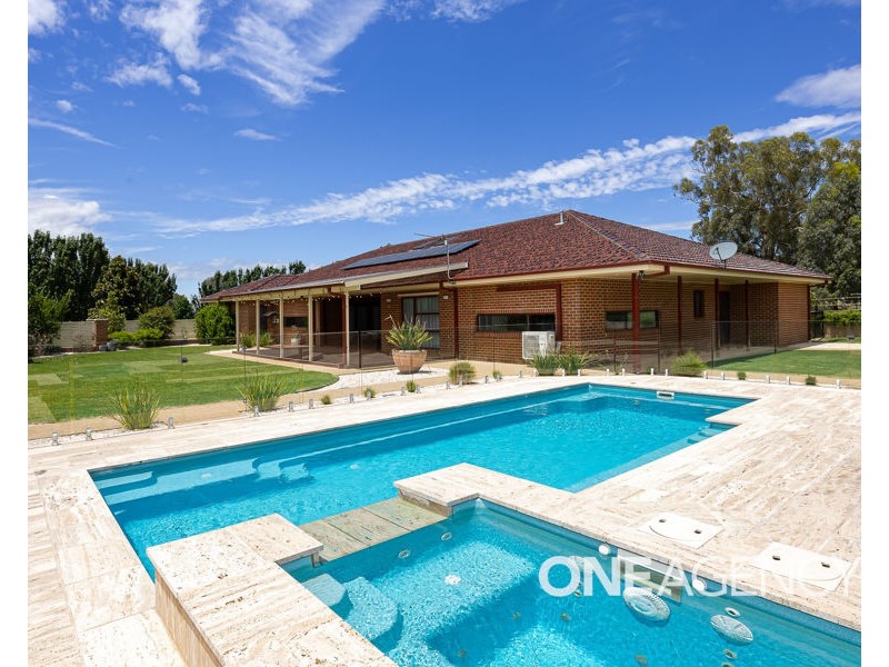 8 GLENOAK DRIVE, Springvale NSW 2650