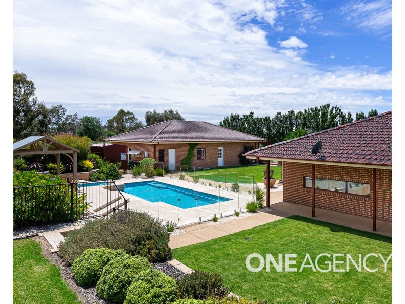 8 GLENOAK DRIVE, Springvale NSW 2650