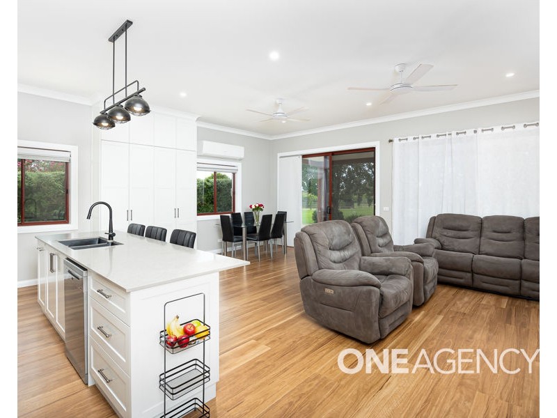 8 GLENOAK DRIVE, Springvale NSW 2650
