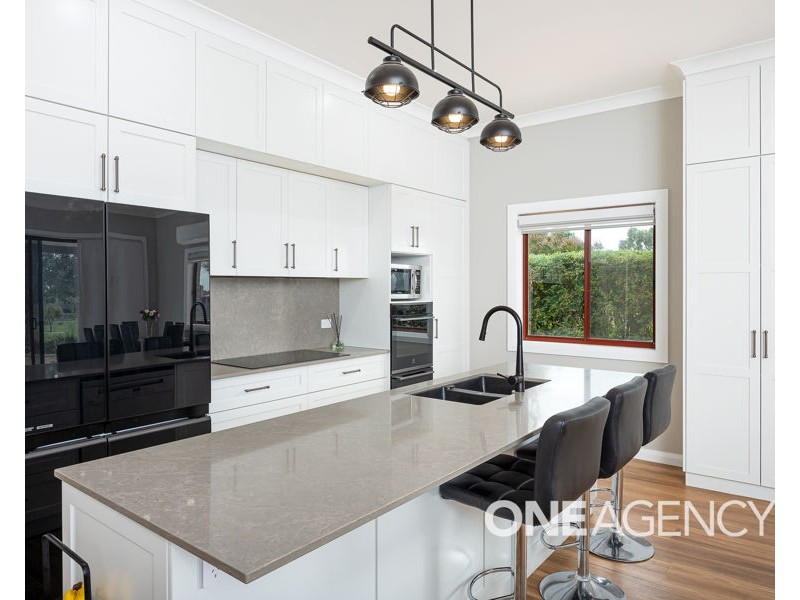 8 GLENOAK DRIVE, Springvale NSW 2650