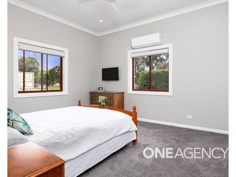 8 GLENOAK DRIVE, Springvale NSW 2650