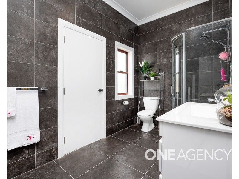 8 GLENOAK DRIVE, Springvale NSW 2650