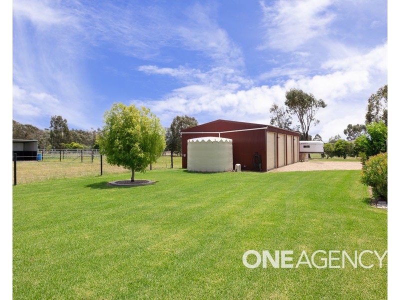 8 GLENOAK DRIVE, Springvale NSW 2650