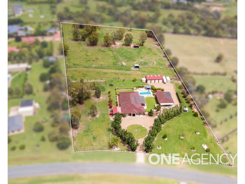 8 GLENOAK DRIVE, Springvale NSW 2650