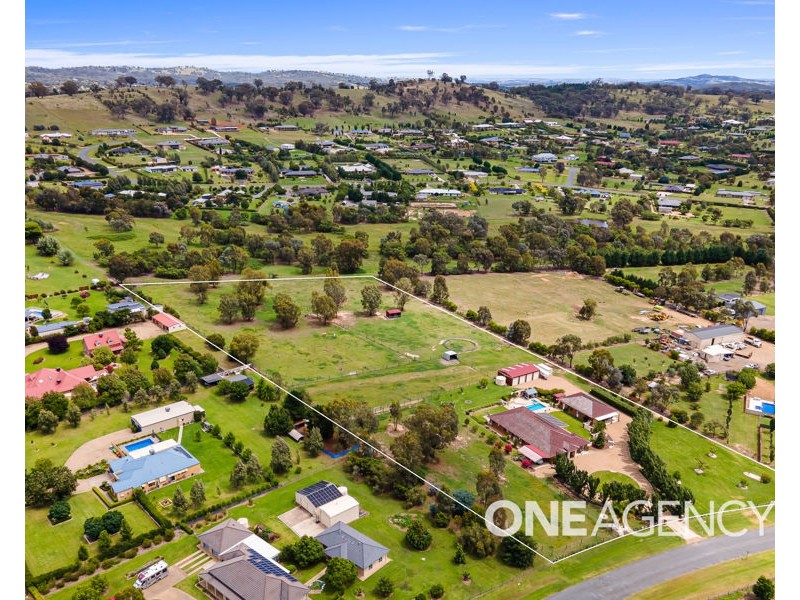 8 GLENOAK DRIVE, Springvale NSW 2650