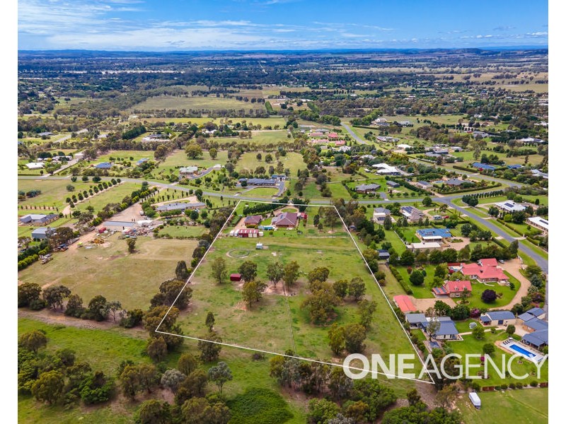 8 GLENOAK DRIVE, Springvale NSW 2650