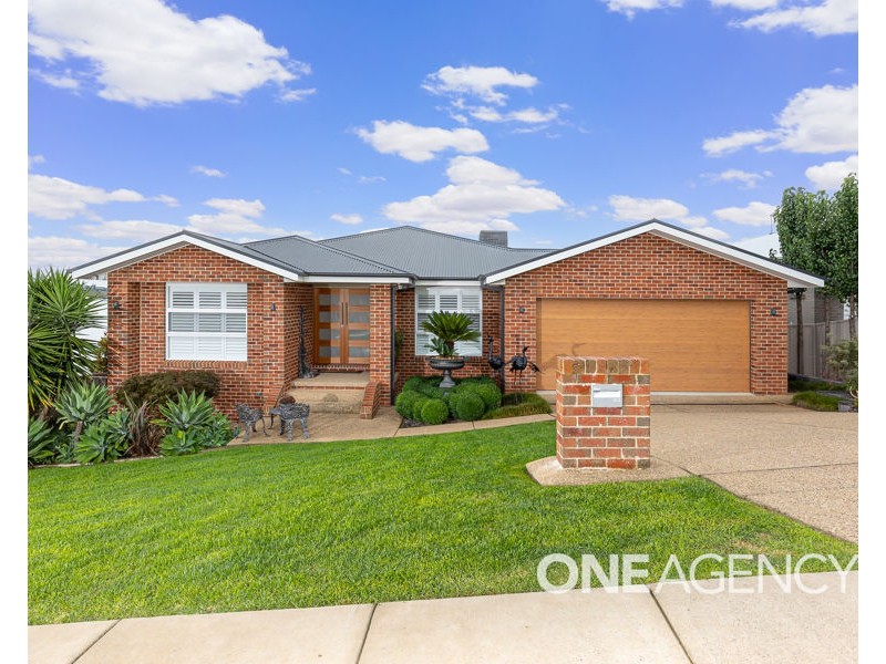 102 BROOKLYN DRIVE, Bourkelands NSW 2650