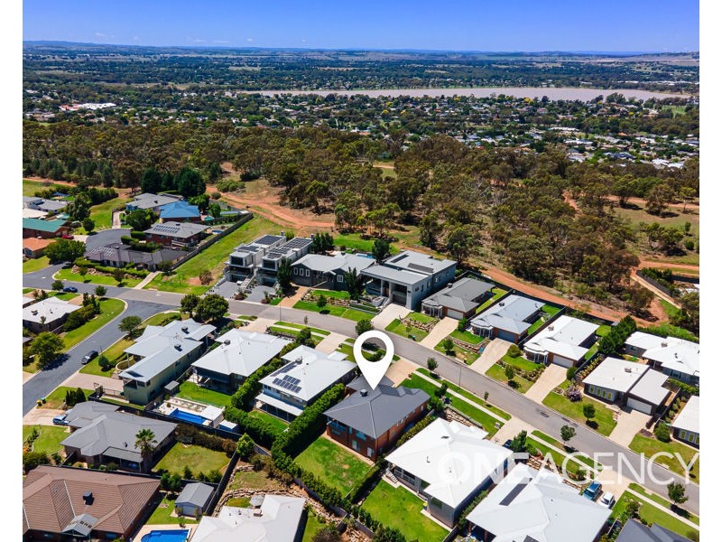 102 BROOKLYN DRIVE, Bourkelands NSW 2650