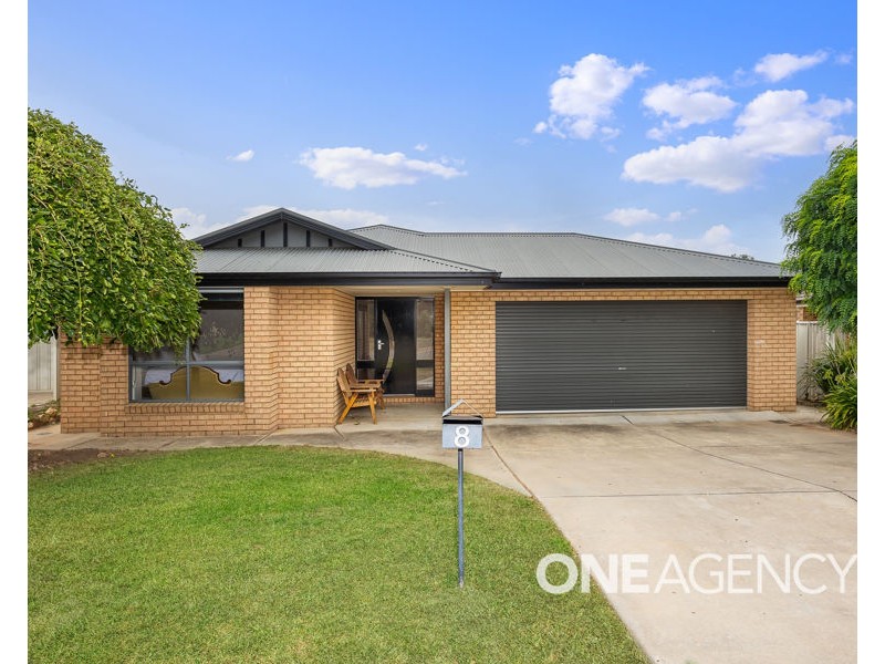 8 WALLA PLACE, Glenfield Park NSW 2650