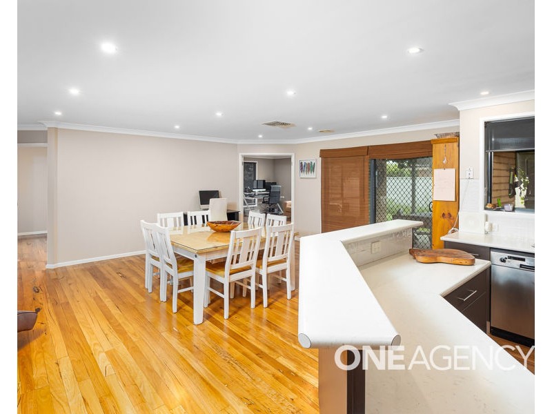 8 WALLA PLACE, Glenfield Park NSW 2650