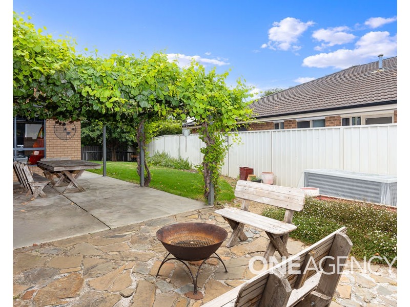 8 WALLA PLACE, Glenfield Park NSW 2650