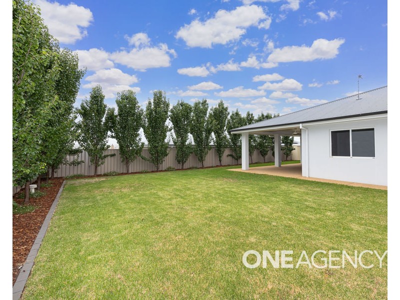 3 QUILL AVENUE, Boorooma NSW 2650