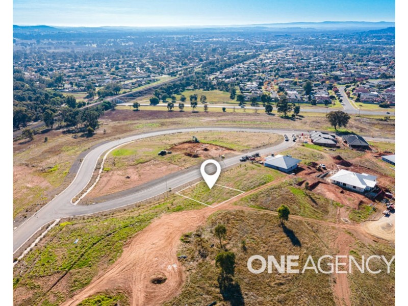 15 STRETTON WAY, Lloyd NSW 2650