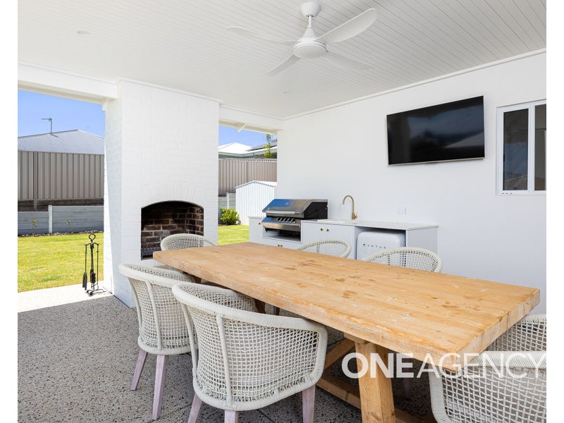 15 BENNELONG CRESCENT, Lloyd NSW 2650