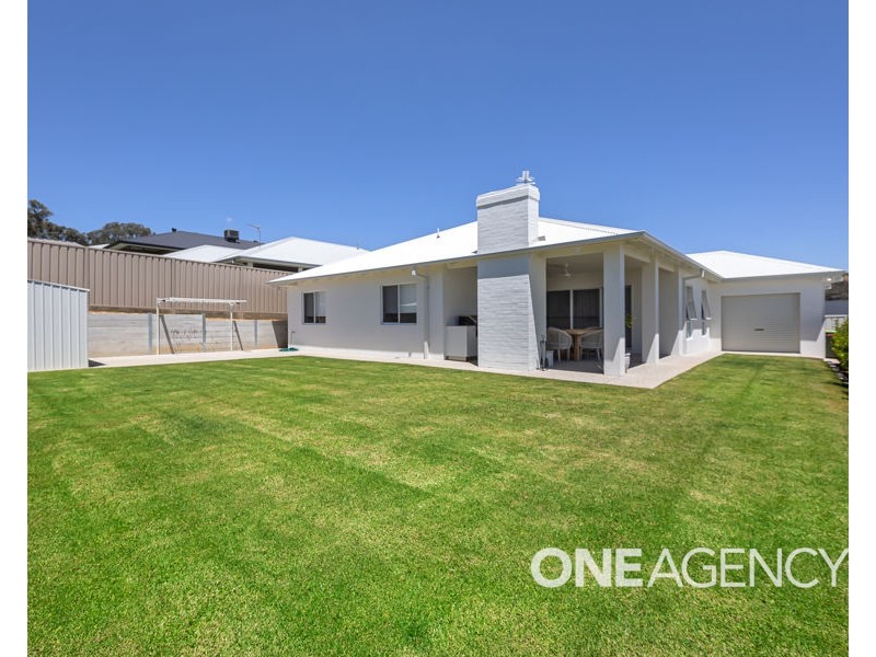 15 BENNELONG CRESCENT, Lloyd NSW 2650