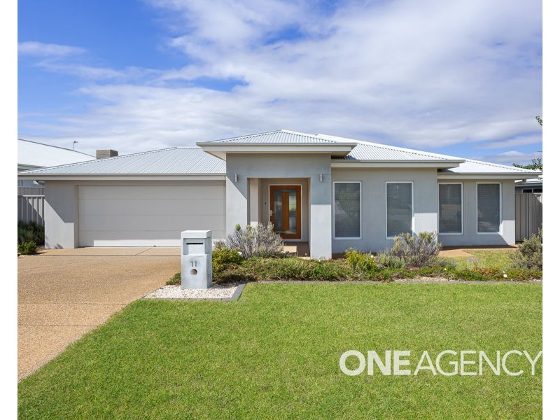 11 WIVEON STREET, Gobbagombalin NSW 2650