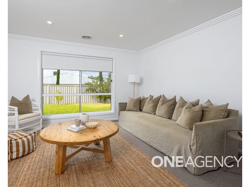 11 WIVEON STREET, Gobbagombalin NSW 2650