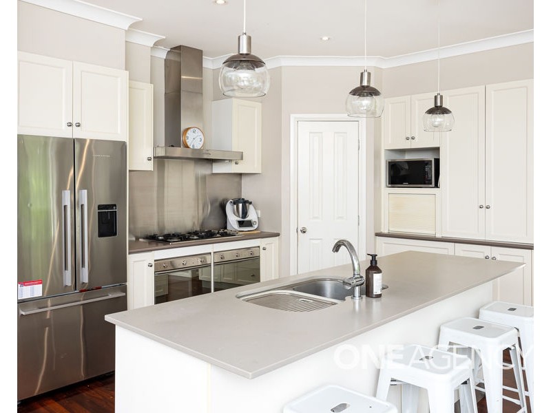 12 DEPAZZI PLACE, Lake Albert NSW 2650